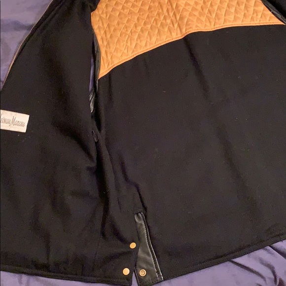 Beautiful Leather Vest - Picture 4 of 4